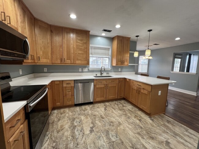 Building Photo - Beautiful 4-Bedroom Home in Kiln Creek