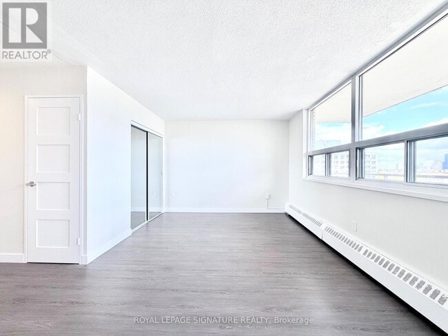 Building Photo - 1500 Bathurst St