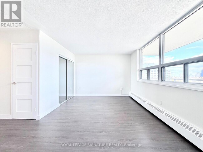 Photo du bâtiment - 1500 Bathurst St