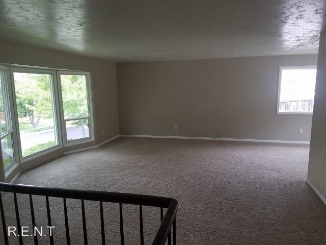 Building Photo - 4 br, 2.5 bath House - 8355 S Mesa Dr.