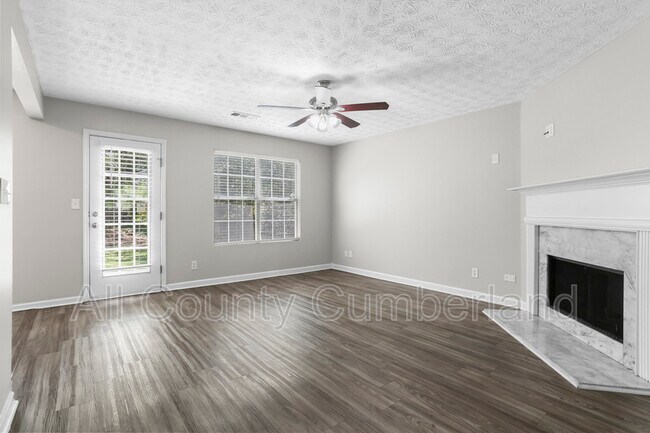Building Photo - 879 Stonebridge Crescent