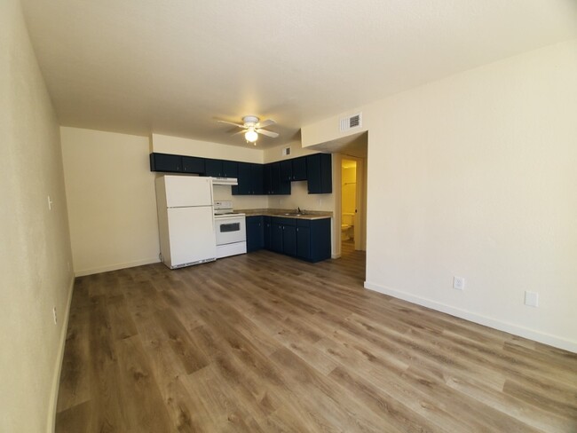Building Photo - 9633 N 17th Ave