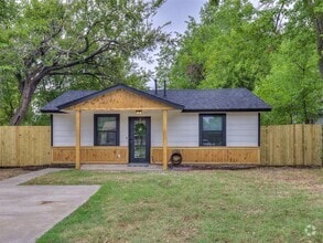 Building Photo - 906 E Comanche St