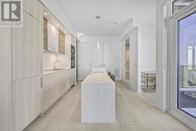 Photo du bâtiment - 11-4911 Yorkville Ave