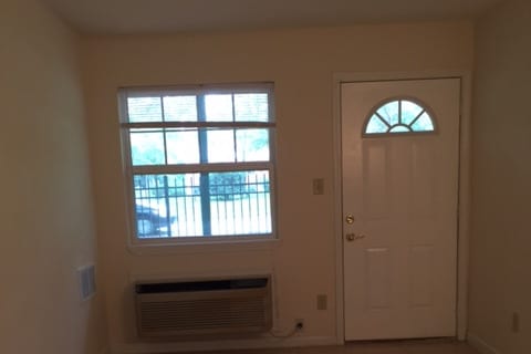 Living Room - 2501 S Meridian St