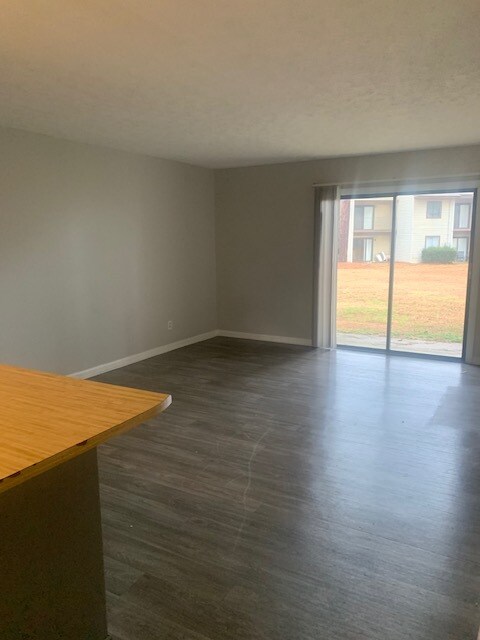 Foto del edificio - 905 Applewood Ln