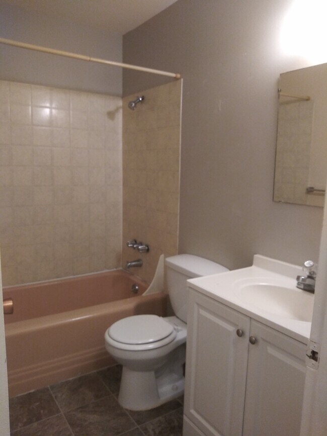 Foto del edificio - 255 E Warm Springs Ave