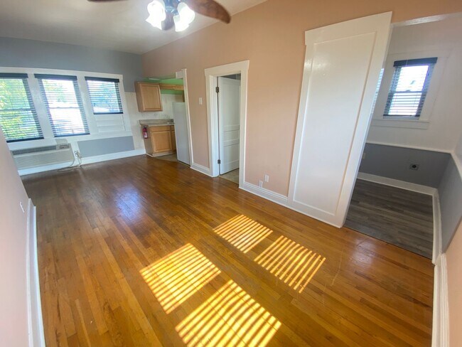 Building Photo - 306 Doss Ave