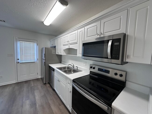 Building Photo - 531 Edgecliff Ln