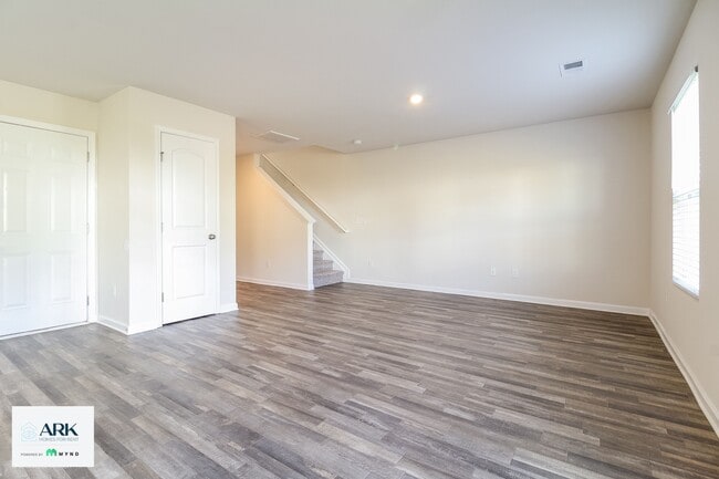 Building Photo - 17 Carters Grn Dr