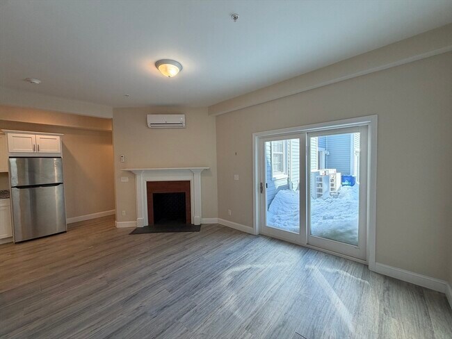 Building Photo - 129 Kenoza Ave