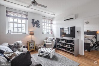 Building Photo - 4 Leverington Ave