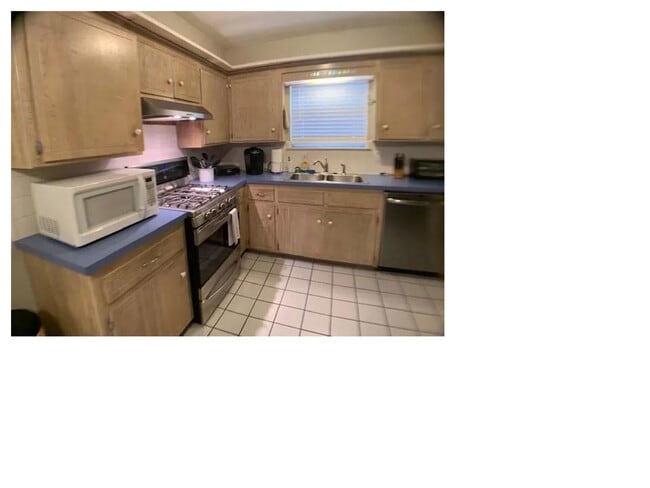 Building Photo - Edmond 4 bed home