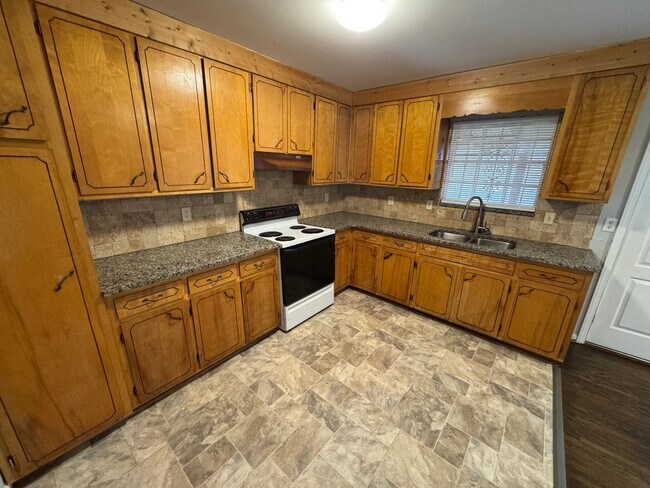 Building Photo - Hueytown