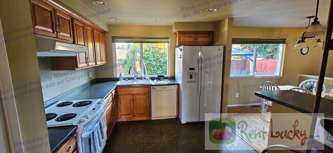 Foto del edificio - Charming 3BR/2BA Home with Spacious Layout...