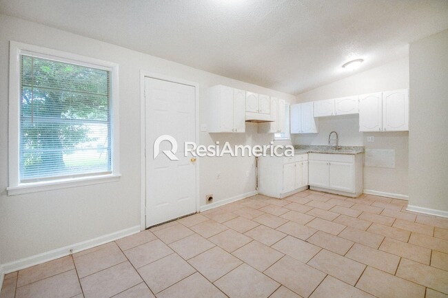 Foto del edificio - Renovated 3/2 in Great Location!