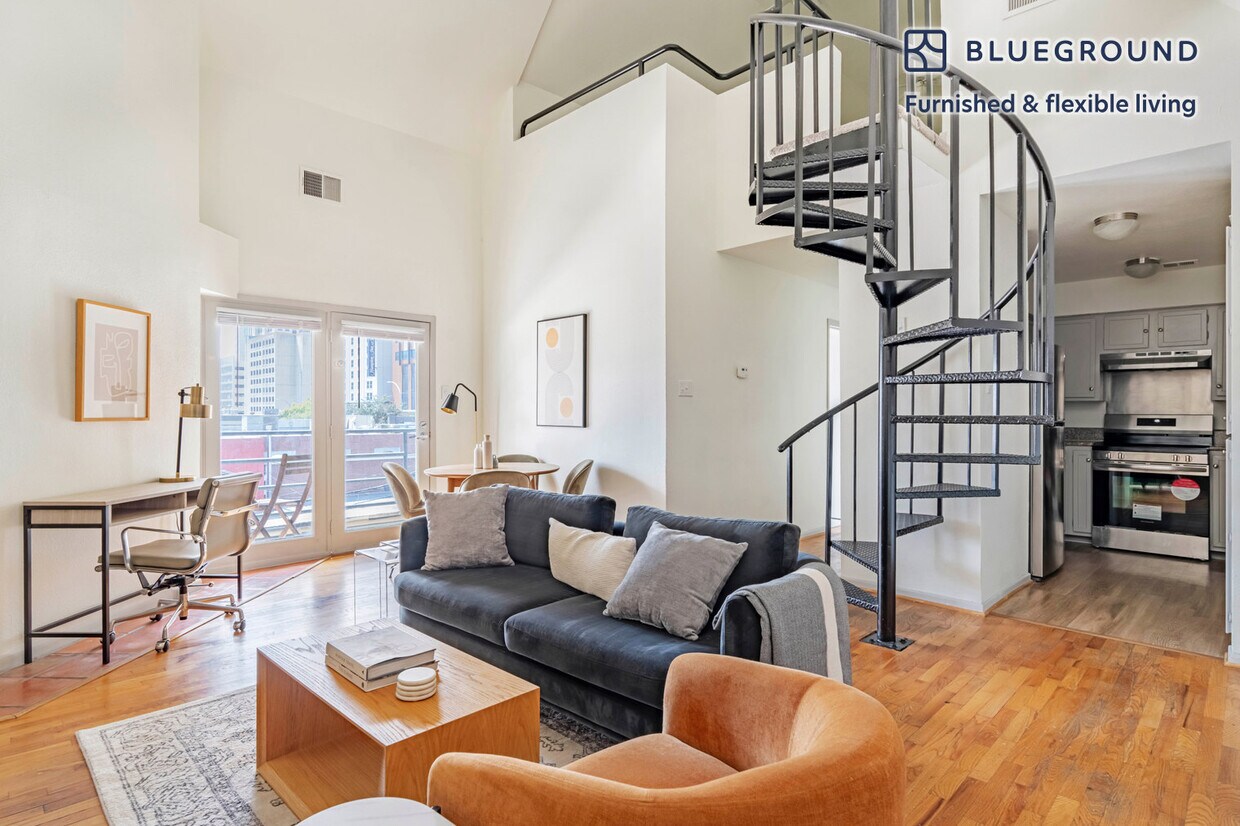 Foto principal - 301 E 4th St