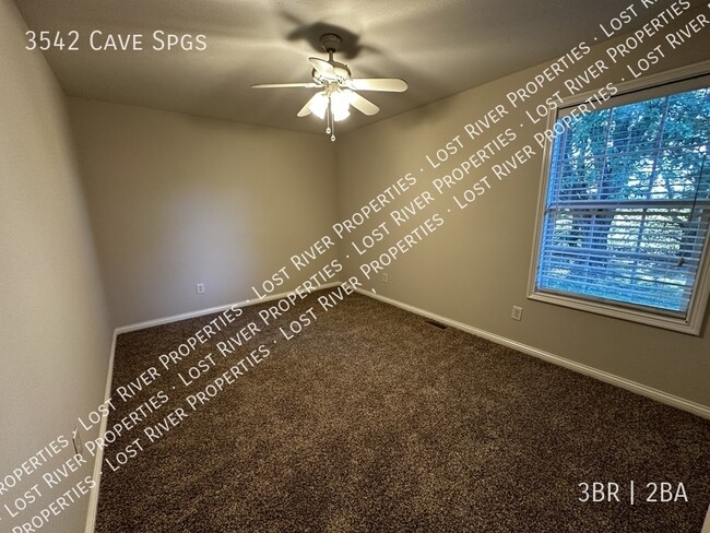 Foto del edificio - 3542 Cave Springs Ave