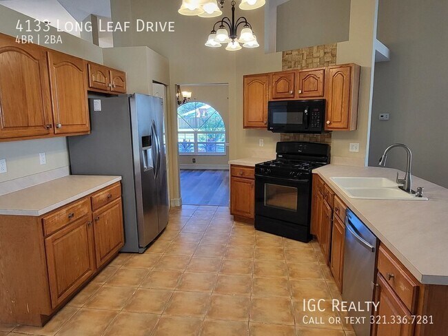 Building Photo - Large - Beautiful 4/2 in a quiet neighborh...