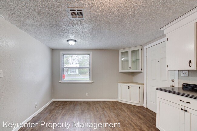 Building Photo - 609 S Maryland Ave