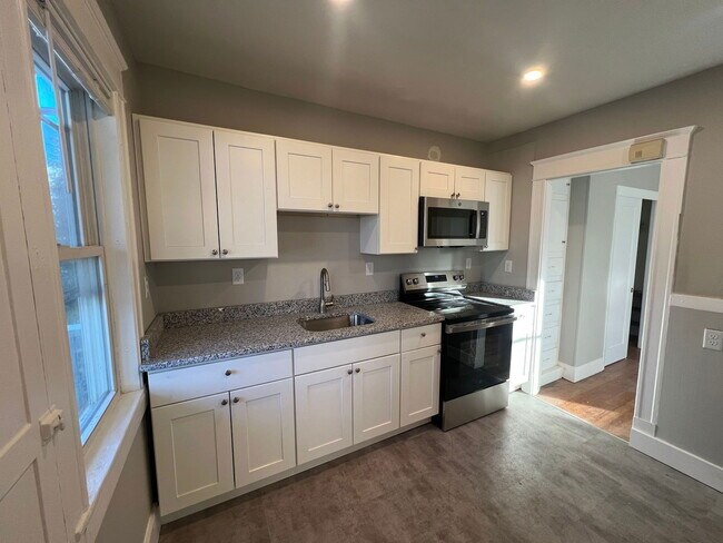 Building Photo - 54 Brook St