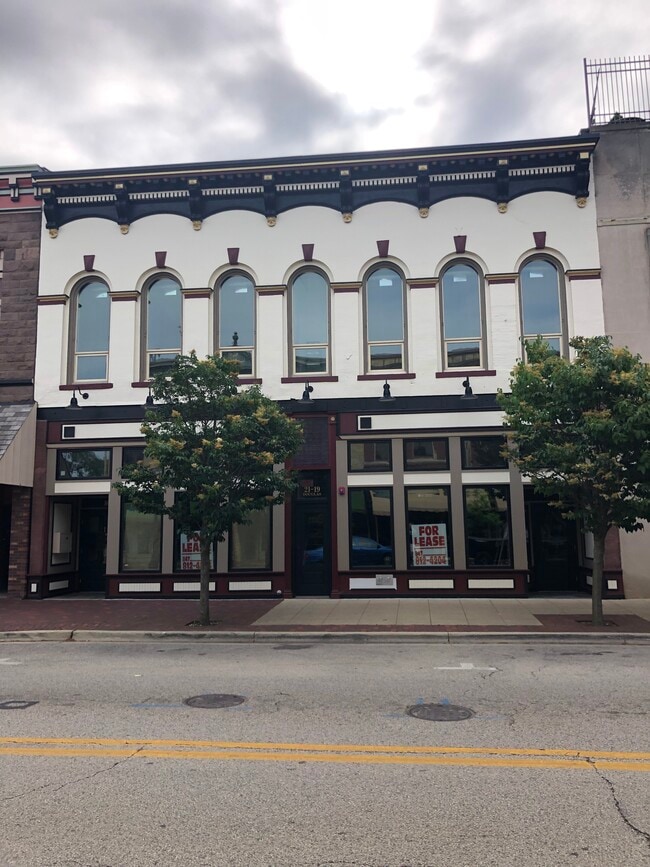 Building Photo - 19 Douglas Ave