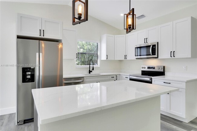 Building Photo - 143 Greentree Cir
