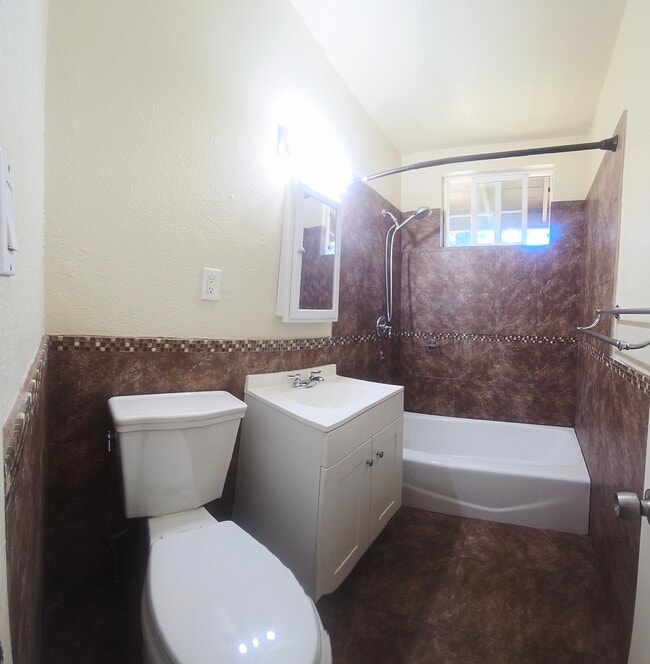 Building Photo - 4868 Oregon Ave