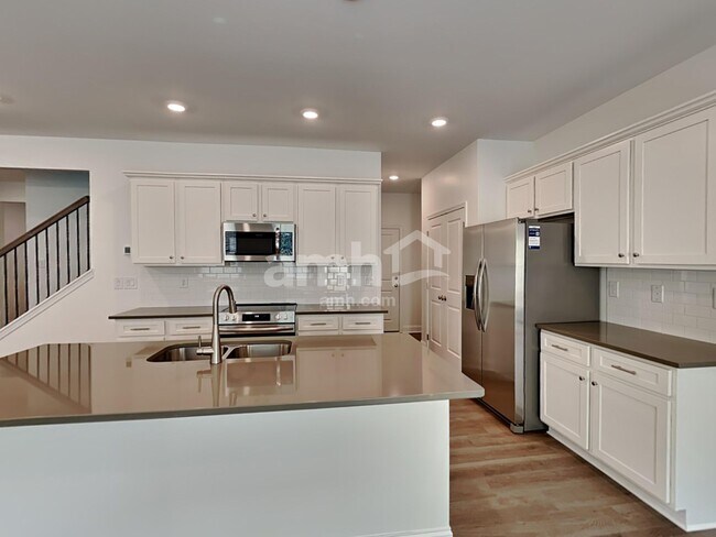 Foto del edificio - 645 Summit View Lane