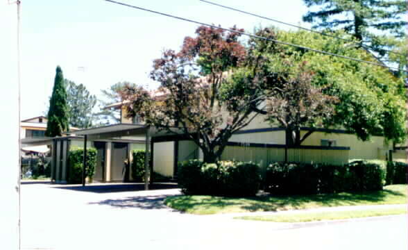 Foto del edificio - 8720 Lund Hill Ln