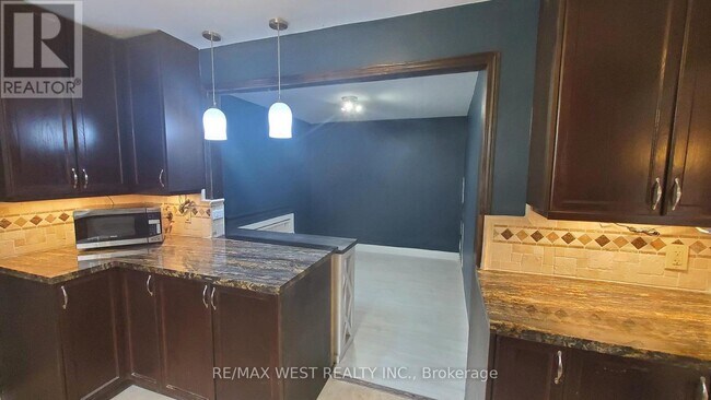 Photo du bâtiment - 135 Ellins Ave