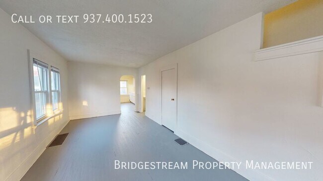 Building Photo - 1/2 OFF 1ST MONTH’S RENT! - Charming 3 bed...