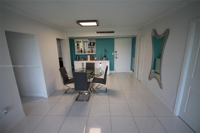 Foto del edificio - 6705 NW 169th St