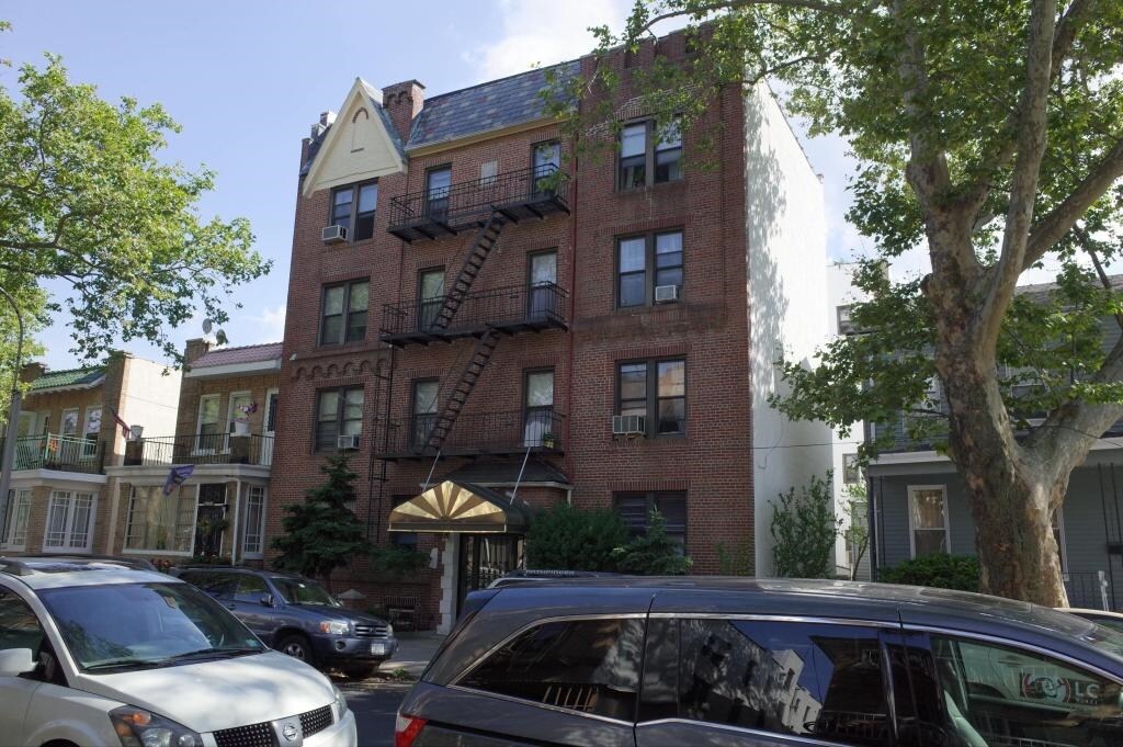 Building Photo - 450 78th St