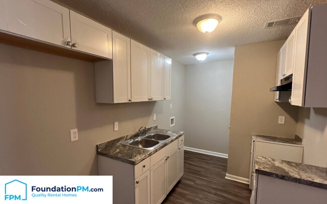 Foto del edificio - 695 Saxon Ave