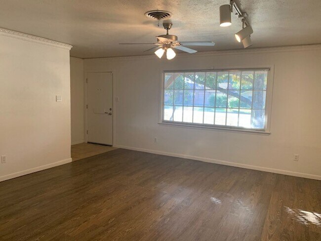 Foto del edificio - 2820 Southgate Dr