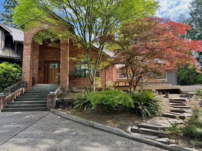 Building Photo - Luxury Estate Retreat in the Heart of Samm...