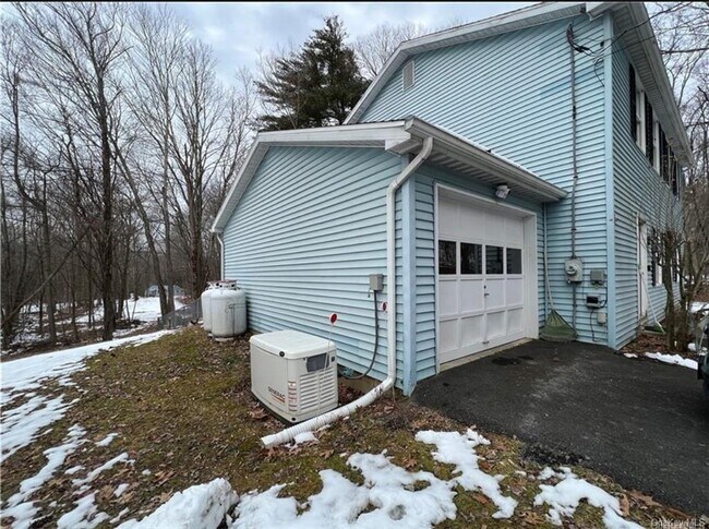 Building Photo - 261 York Rd
