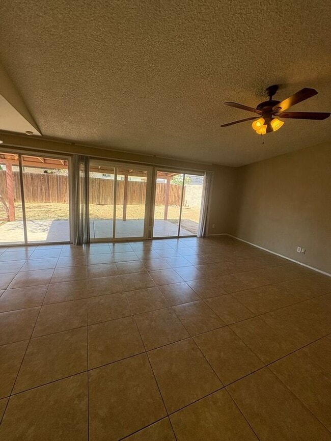 Foto del edificio - COMING SOON! Spacious 3 Bed 1 Bath Home in...