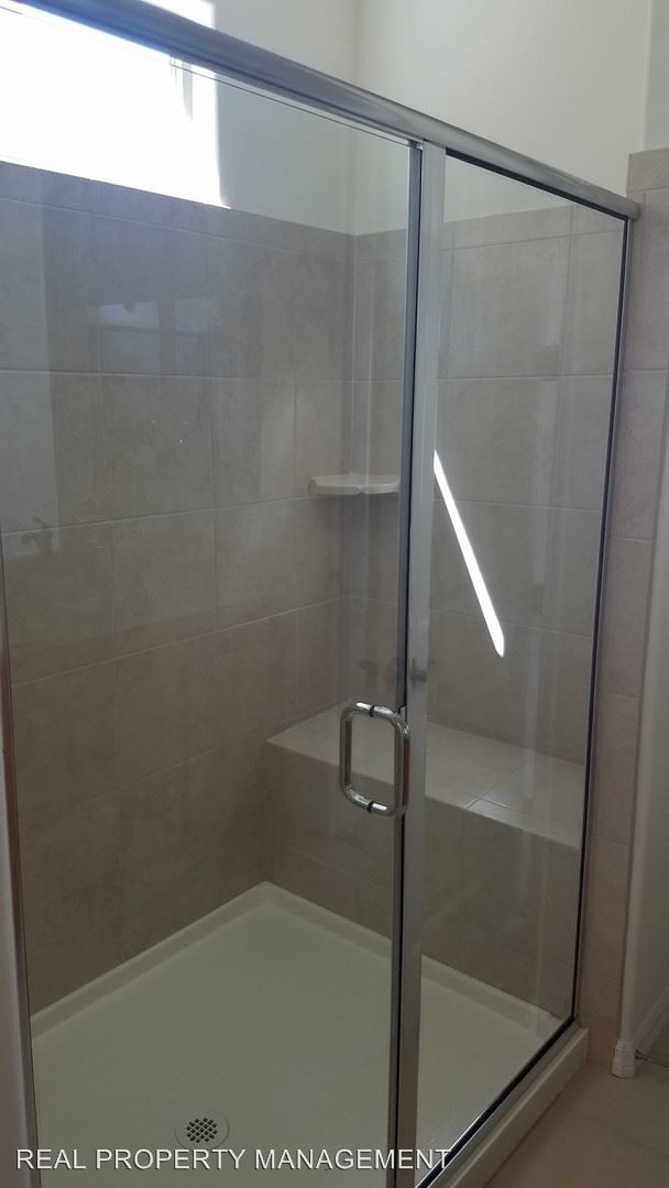 Foto del edificio - 4 br, 2.5 bath House - 11806 CORENZIO AVE