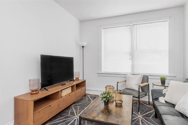 Building Photo - 738 DeMun