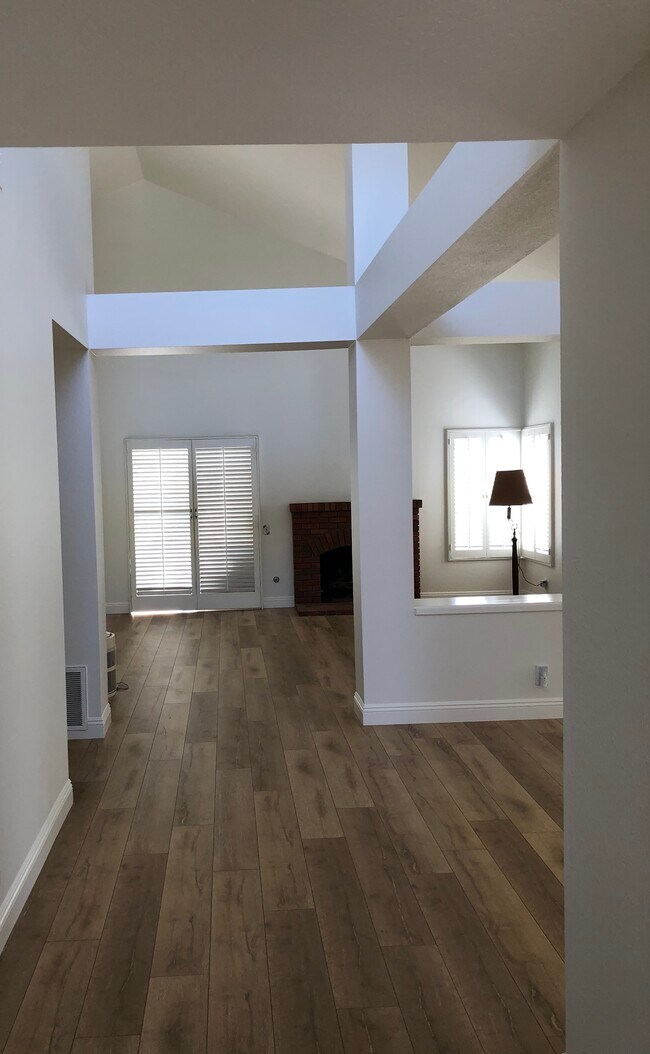 Building Photo - 32842 Leah Dr