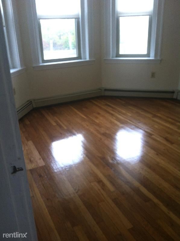 Building Photo - 2 br, 1 bath  - 1645 Commonwealth Ave Apt 12