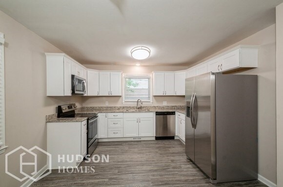 Foto del edificio - NOW AVAILABLE! - 5313 Coburg Ave, Charlott...