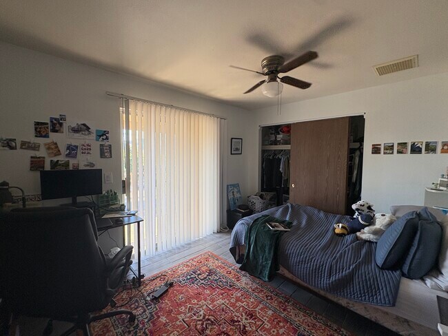 Foto del edificio - 1209 E Elm St