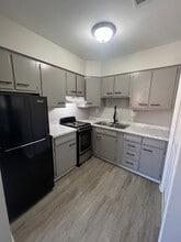 Building Photo - 2343 Harrodsburg Rd