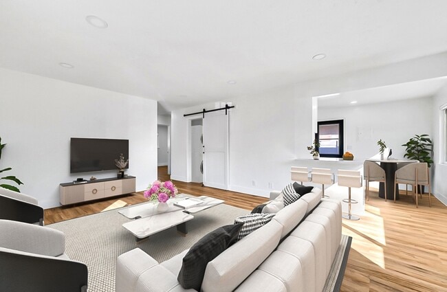 Foto del edificio - 18442 Patterson Ln
