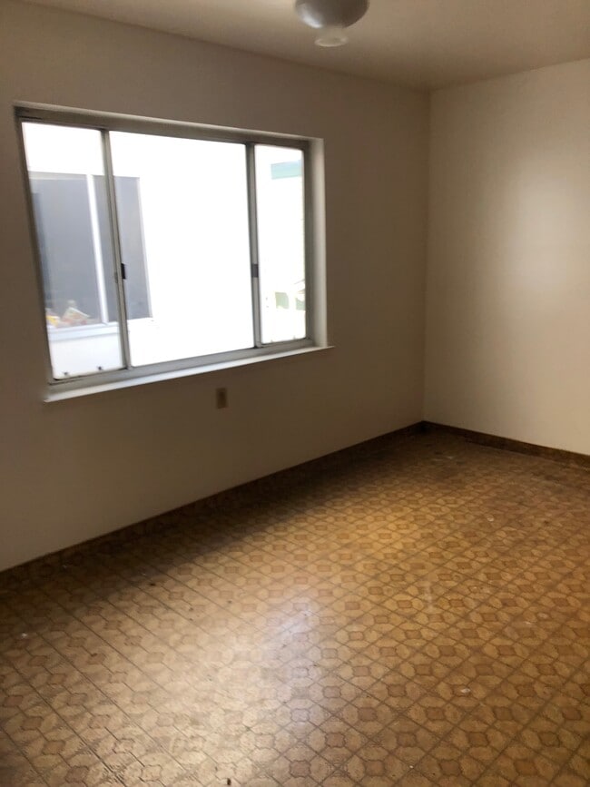 Building Photo - 2529 San Bruno Ave