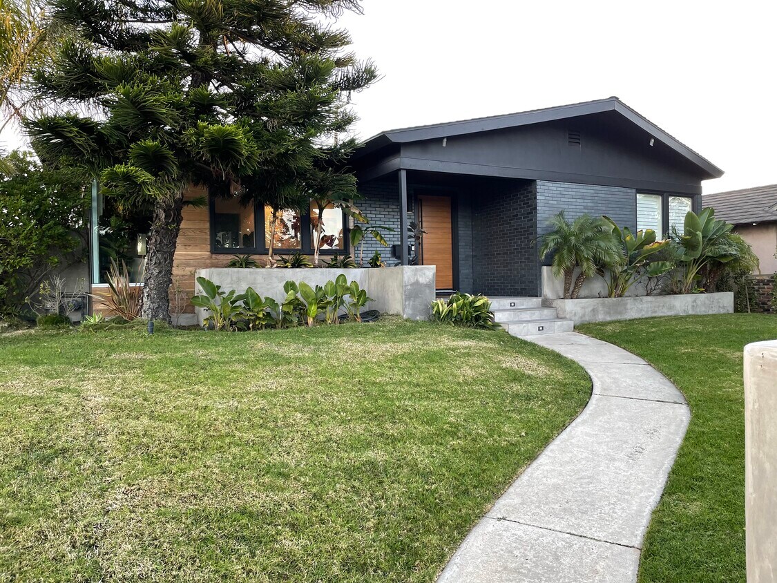 Primary Photo - 401 Avenue E