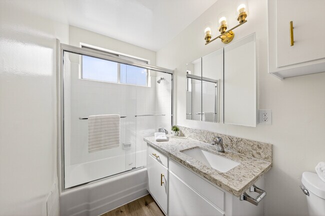 Baño grande - Monroe Manor